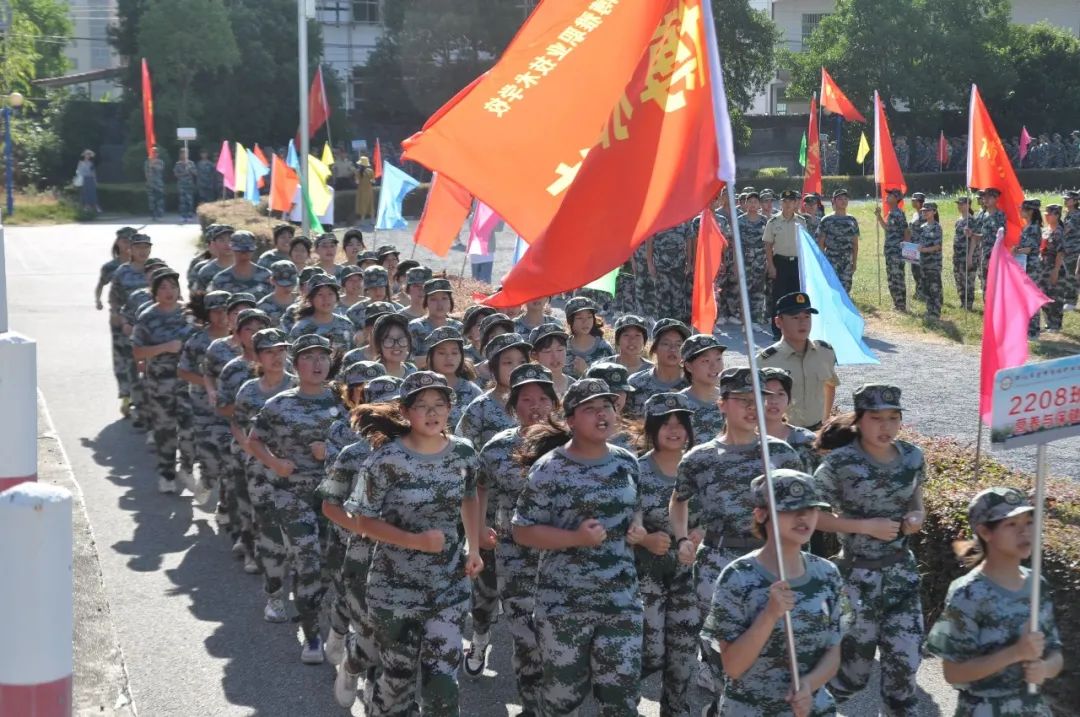 创新育人模式培养高质量人才,创新开展新生入学教育