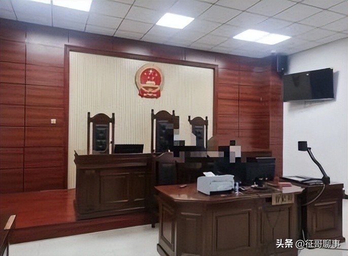 民警强迫男子和解后，刚出警局就被绑走殴打，这只是玩忽职守吗？