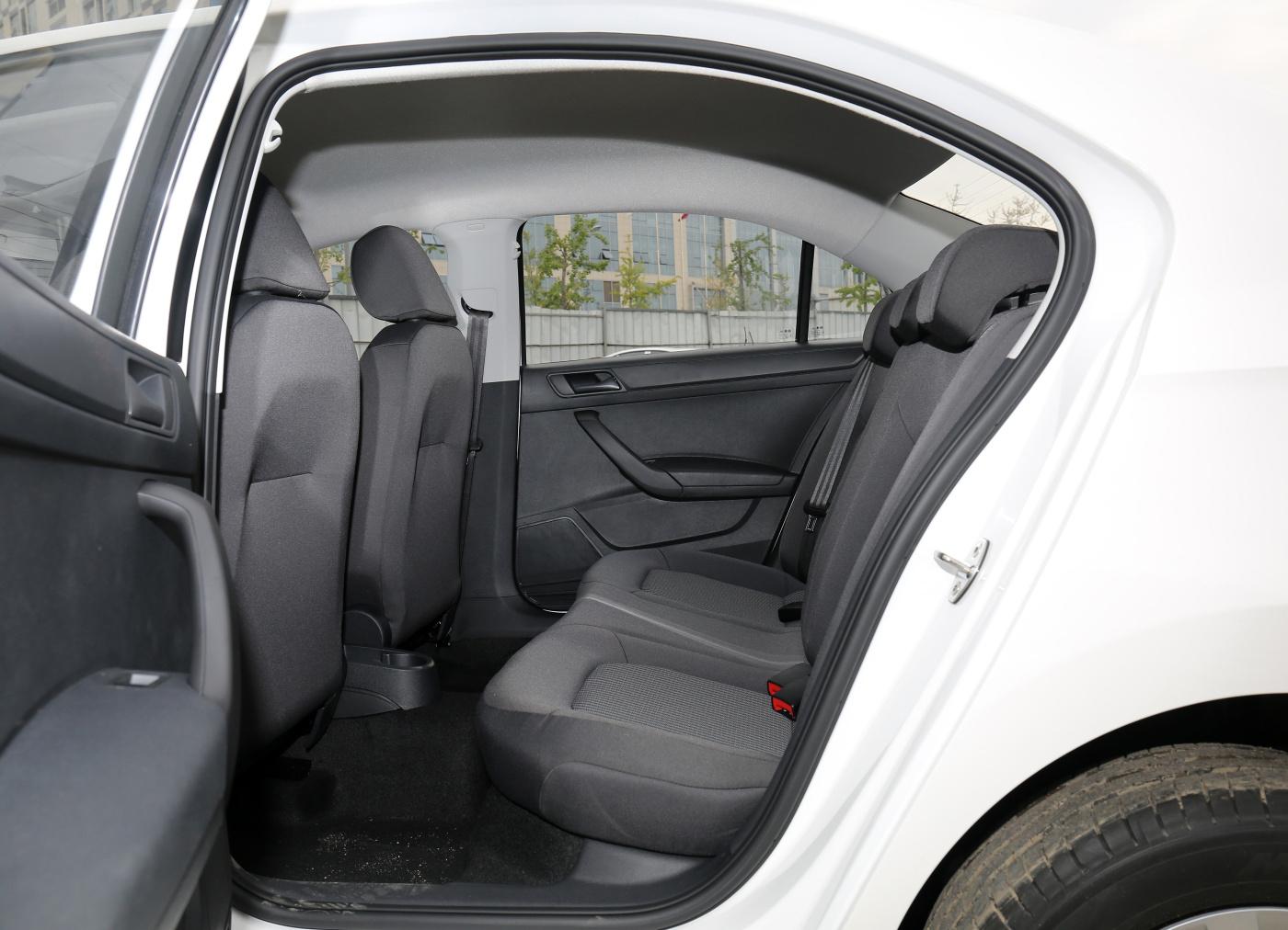 5万5的17年的大众桑塔纳值得买吗,桑塔纳7万能落地吗