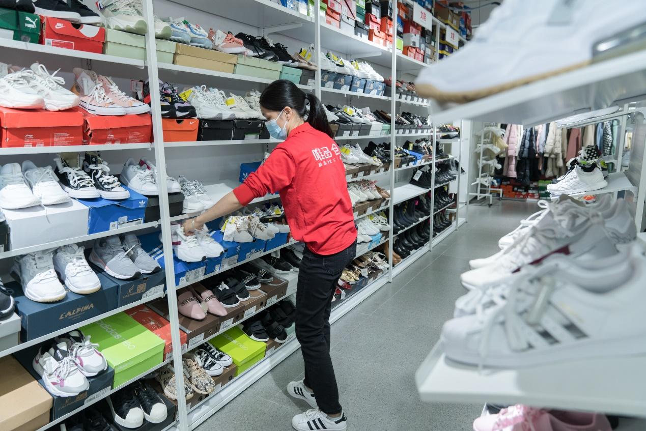 唯品会的衣服为什么又贵又难看,唯品会为什么有同款不同牌的服装