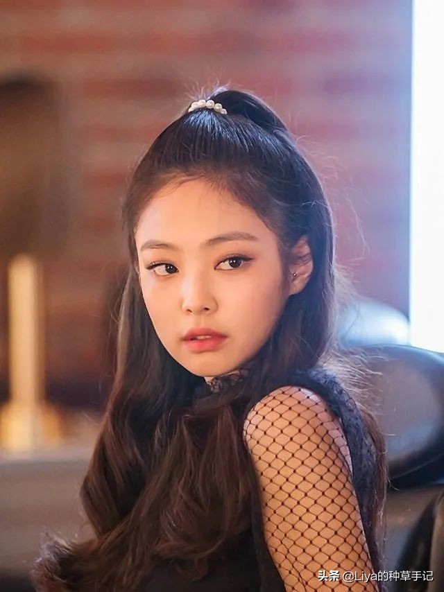 脸大脸圆头发少适合什么发型短发,40岁头发稀少脸圆大适合什么发型