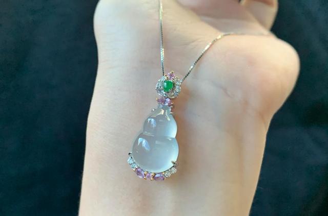 起胶起荧光的翡翠,起胶起莹的翡翠视频