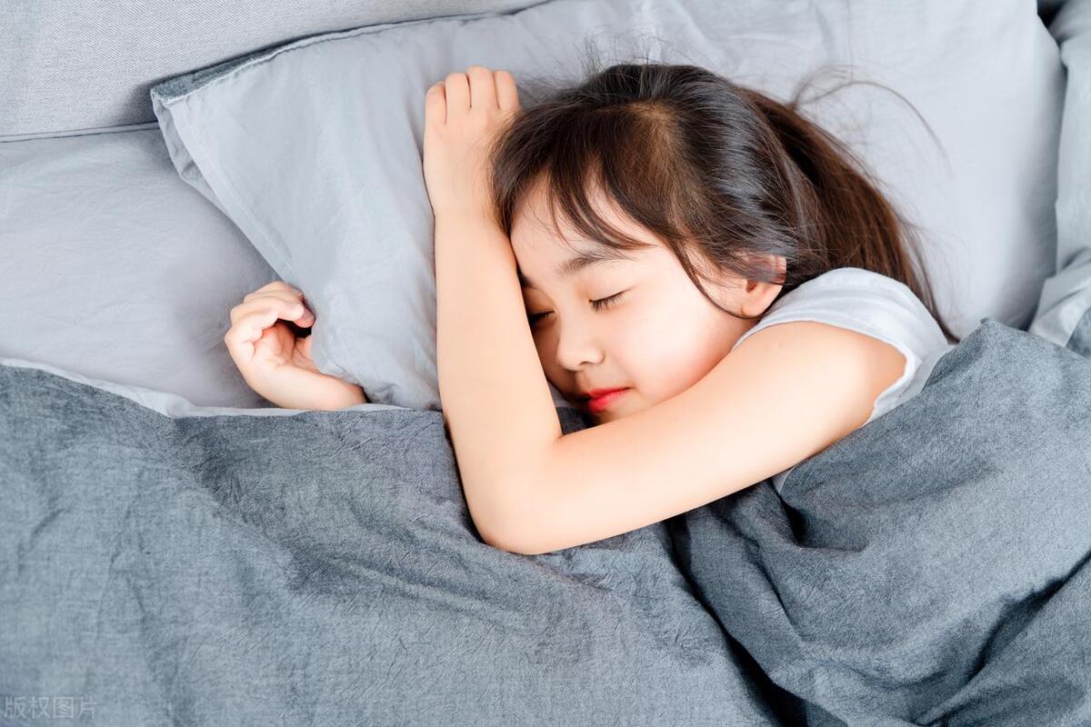 夏天老是感觉身体湿热怎么回事,夏天湿热和炎热哪个更热