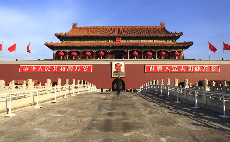 故宫城墙上挂过谁的画像,安门挂过谁的画像