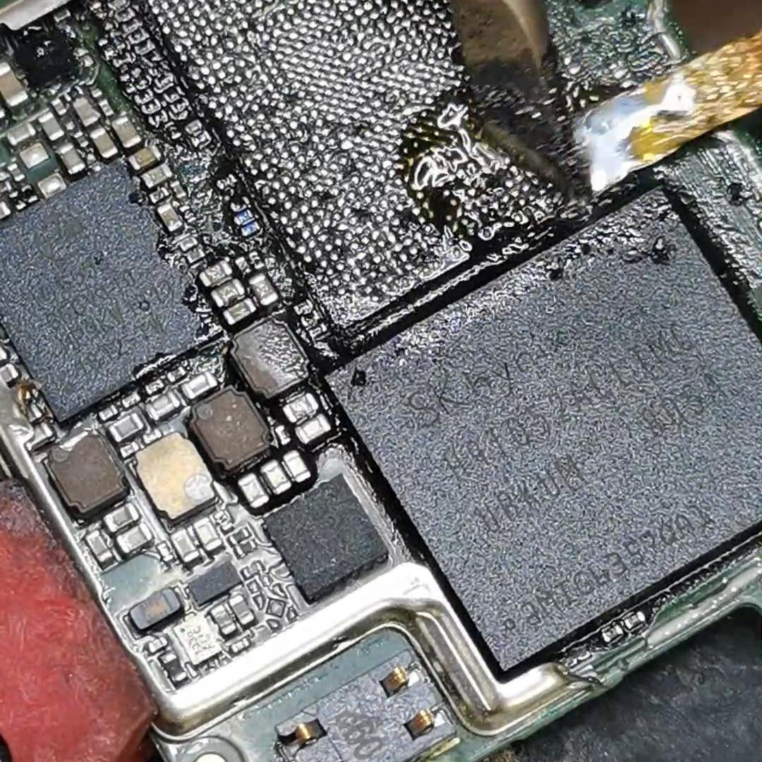 畅享8plus不开机亮灯,华为畅享8plus一直停留在开机界面