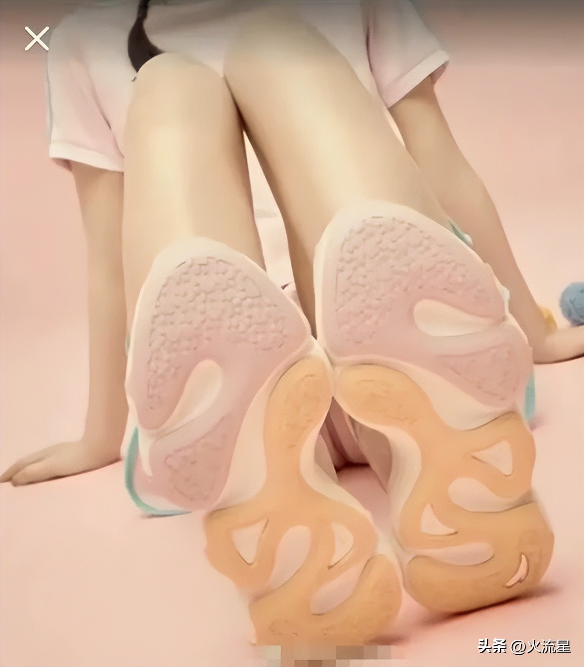 护士鞋模特图被指色情擦边，那些鞋子出的问题