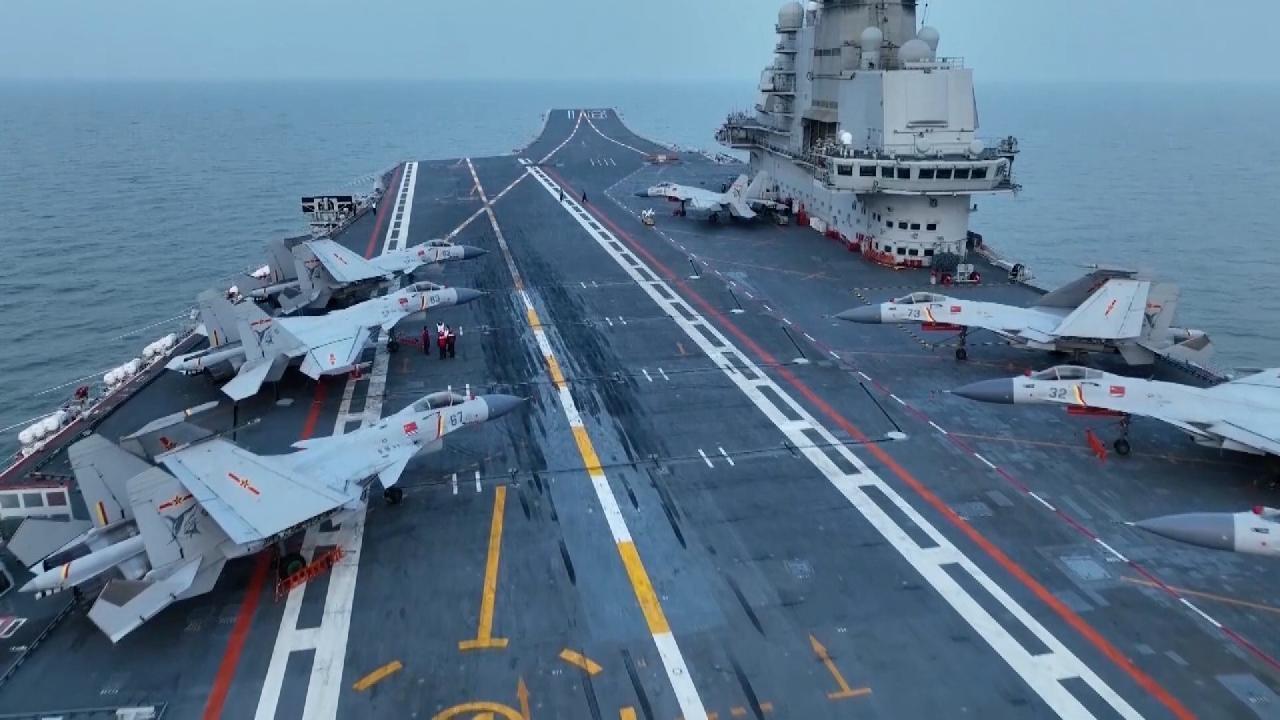 中国双航母出动,辽宁航母满载多少架歼15