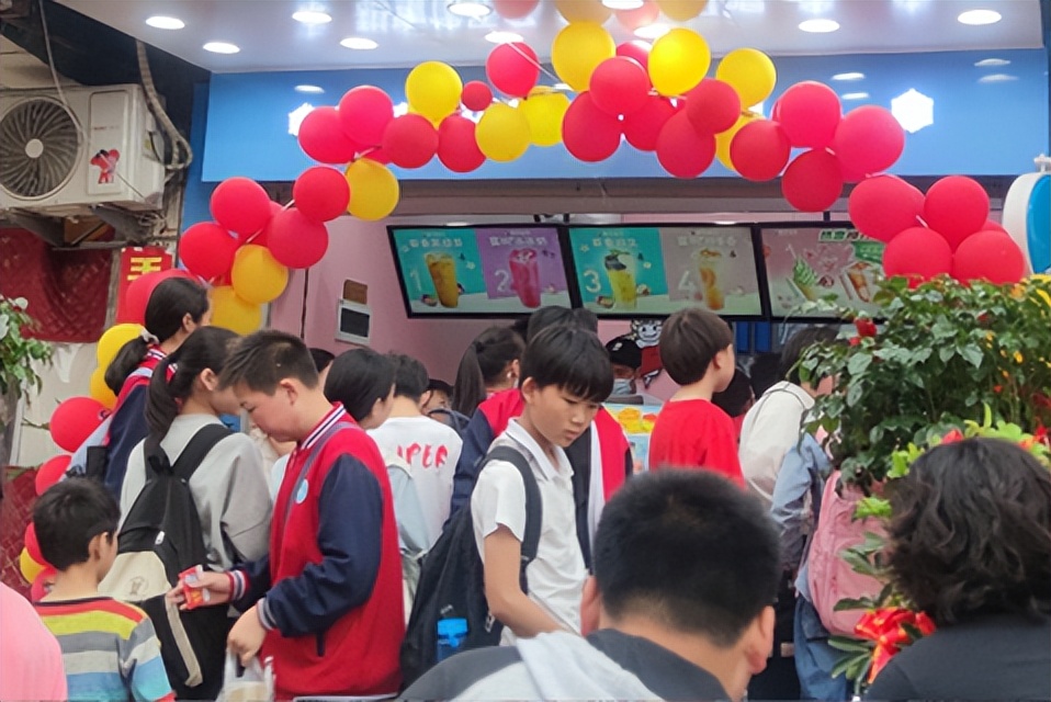 经营一家咖啡店要多少成本,经营一家奶茶店需要注意事项