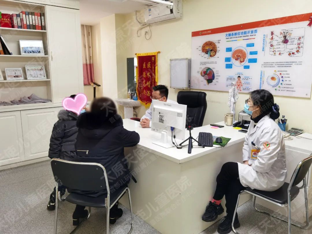 家长怀疑孩子有多动症应该怎么办,孩子上课不集中多动症怎么治