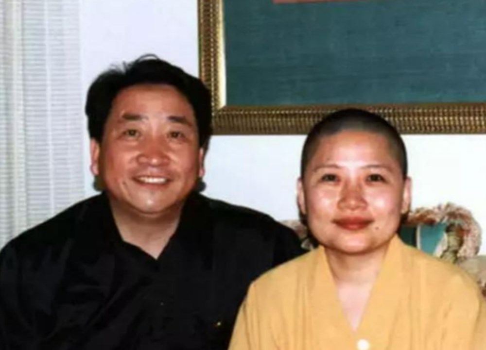 曾经很火的李娜为什么出家呢,出家的李娜是唱青藏高原那个人吗