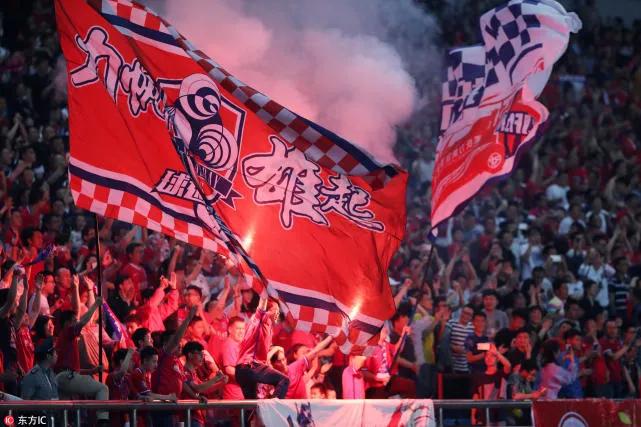 重庆球迷欢迎上海球迷,一个人的重庆球迷
