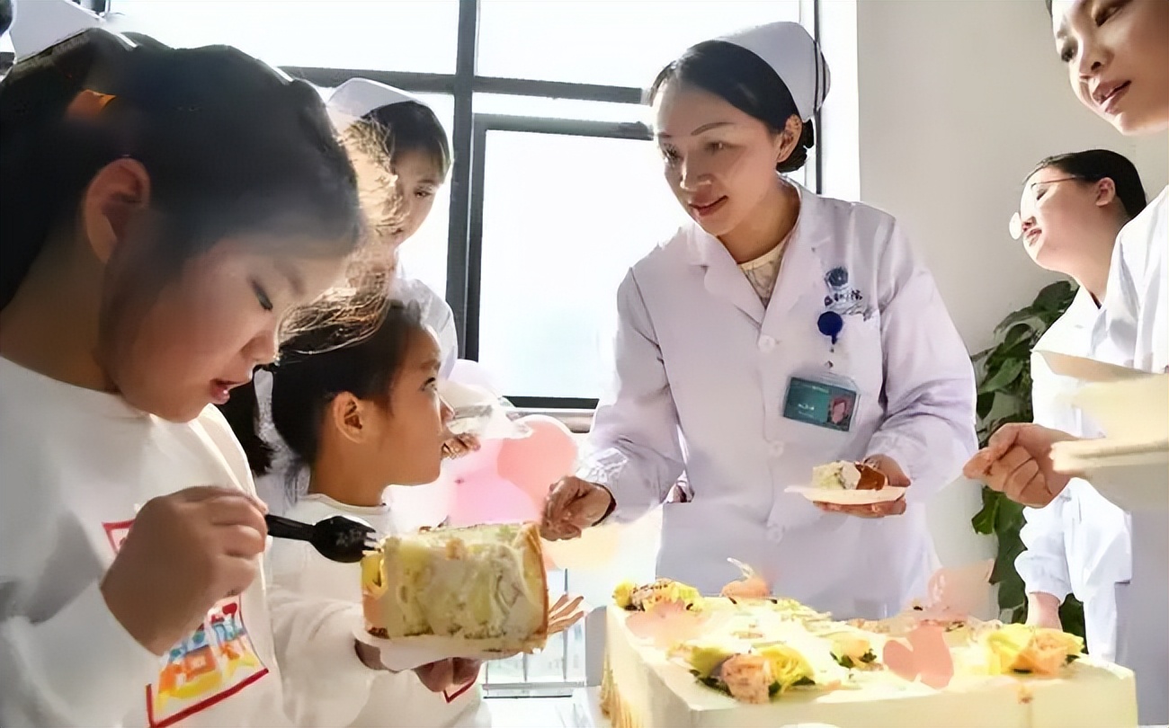 产妇在武汉诞下四胞胎,产妇诞下双胞胎兄弟