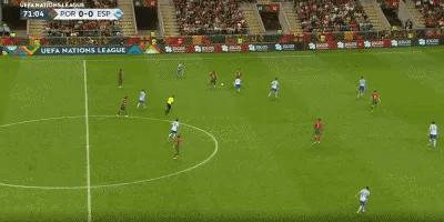 c罗下场队长袖标给谁了,c罗扔掉可乐的下场