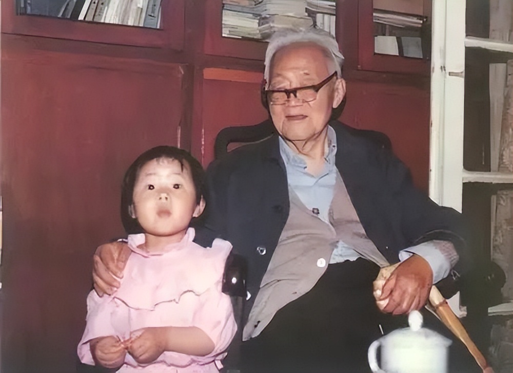 巴金死前30秒视频,巴金去世多少年了