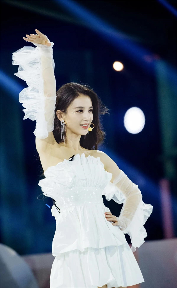 八位花钱如流水的女星,花钱如流水的四个女星