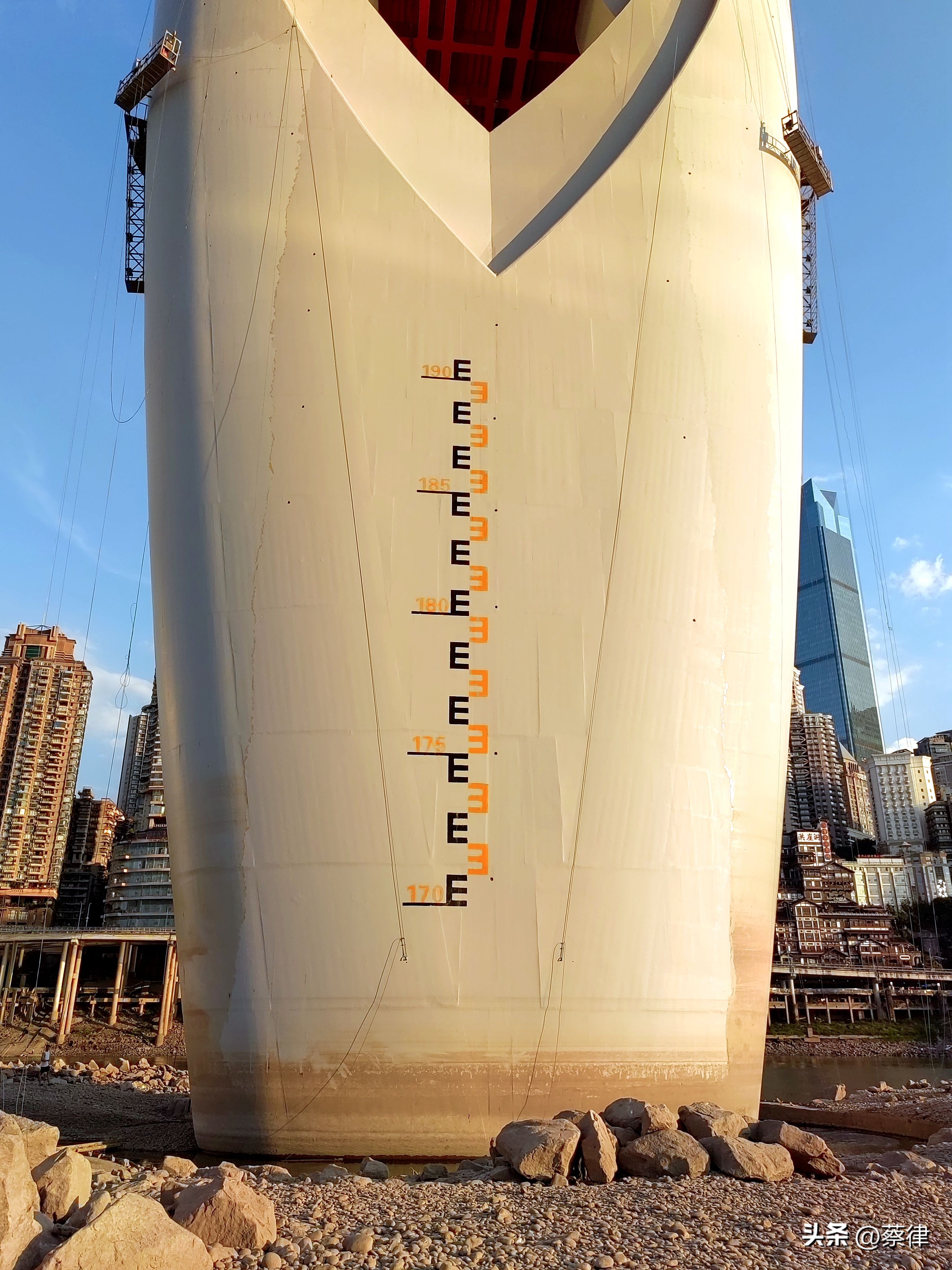 热沙无雨看江天！实测朝天门两江交汇高温枯水期的最低水位