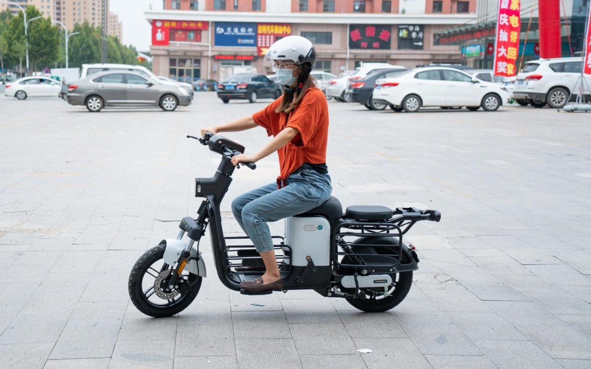 摩灵moi电动车银色,摩灵moi电动车视频