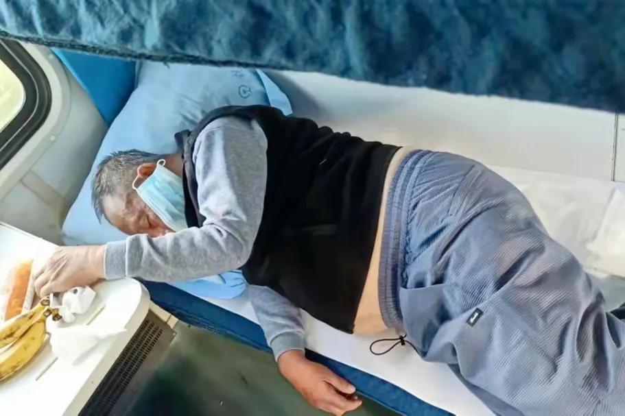 75岁的董事长拾荒,75岁董事长流浪深圳街头