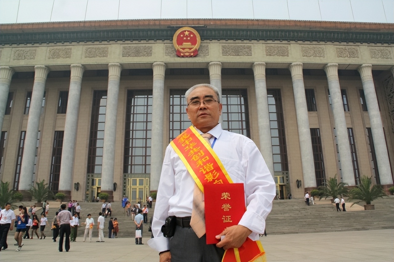 医心向*党**仁心为民——专访陕西省兴平市北十字社区综合医院*党**支部书记、院长朱理明