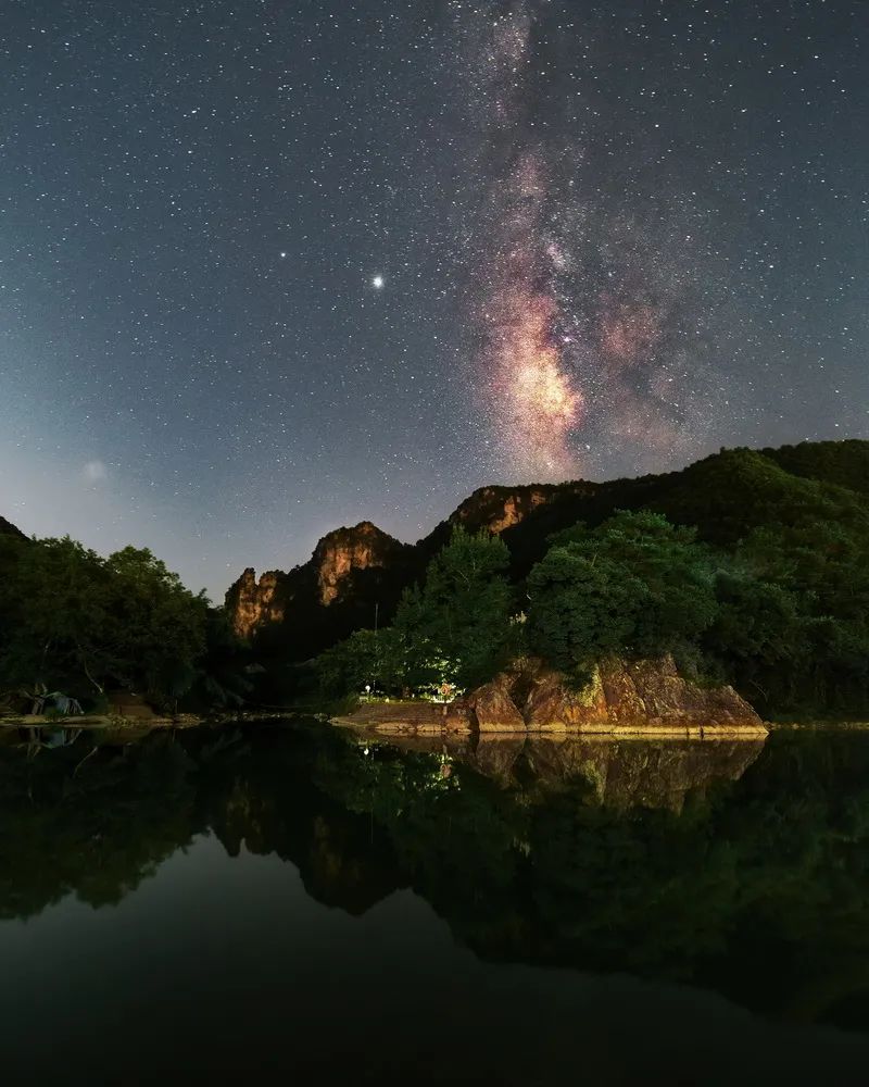 拍星星拍出来一连串亮点,拍点天空照