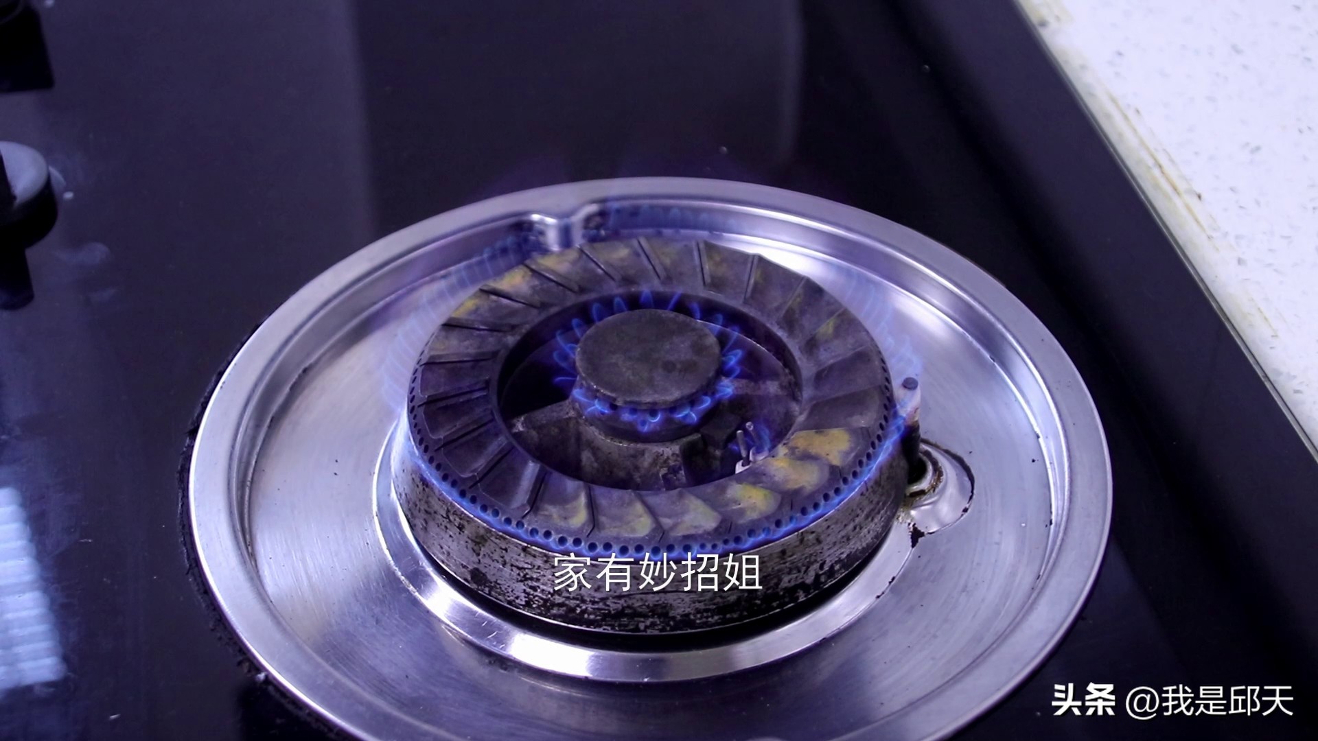 老板的燃气灶怎么调火焰调成蓝色,燃气灶火焰蓝色与红色的区别