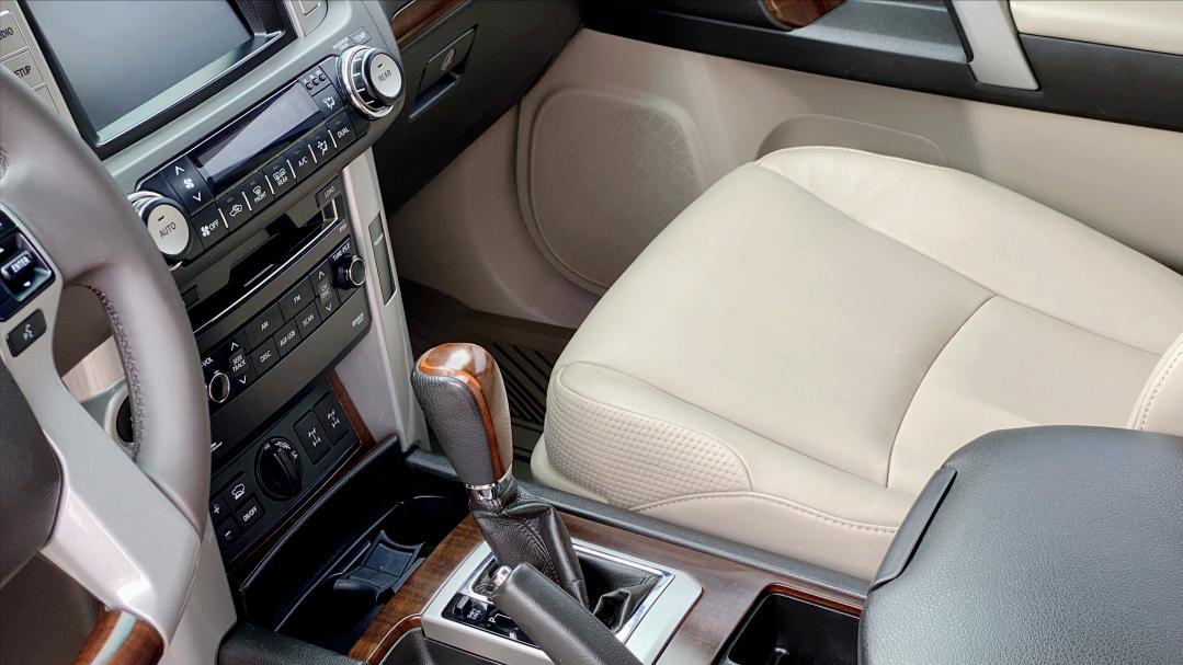 丰田霸道生锈,破旧丰田翻新