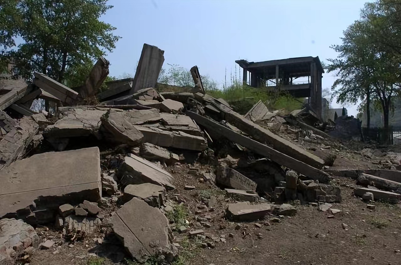 唐山大地震的军人感人瞬间,寻找河北唐山大地震牺牲战友