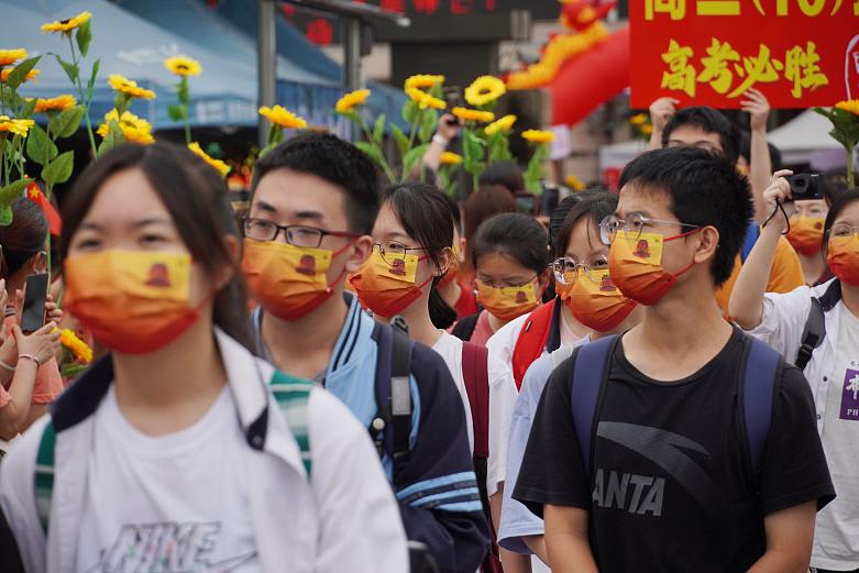 普高鸡头与重点高中凤尾差别视频,普高当鸡头还是重点高中当凤尾