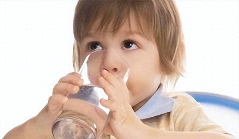 夏日宝宝皮肤红痒,宝宝脸干红痒起疙瘩怎么办