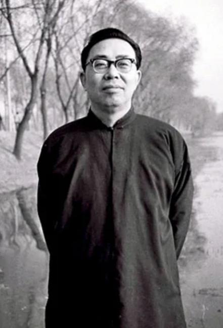 1956年周恩来访问巴基斯坦，参观工厂时怒斥厂长：这是不把人当人