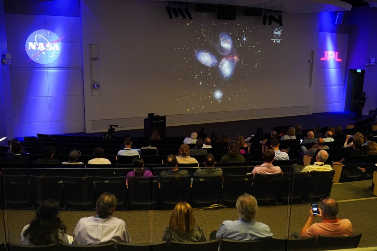 韦伯太空望远镜揭秘宇宙,韦伯太空最强大望远镜