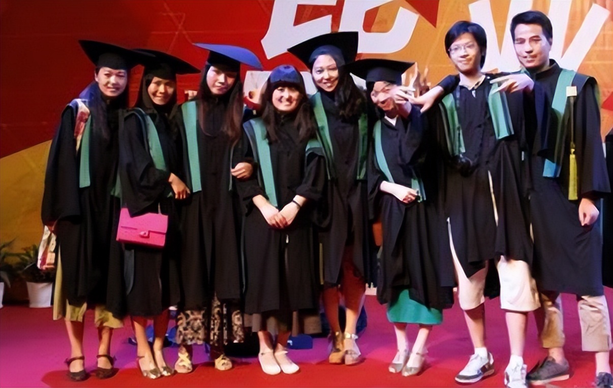 武汉大学穿民国衣服毕业照,武汉高校毕业穿军装