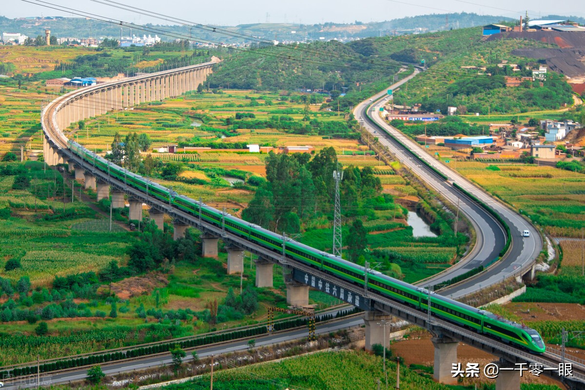 复兴号动车和绿皮车,乘坐六个小时的高铁复兴号