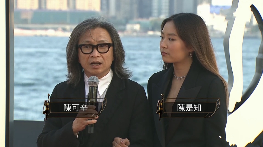 吴君如女儿出道这颜值是认真的吗,吴君如12岁女儿视频