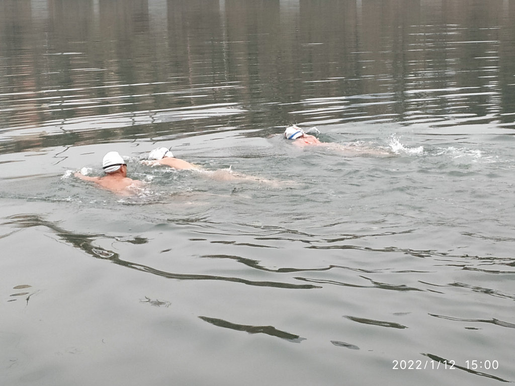 湘西欢乐冬泳人——向怀化水上部落“碉堡村”致敬