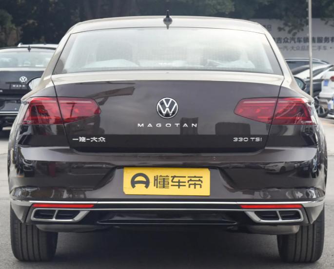 大众迈腾和凯美瑞2.5,大众迈腾330对比丰田凯美瑞2.0双擎