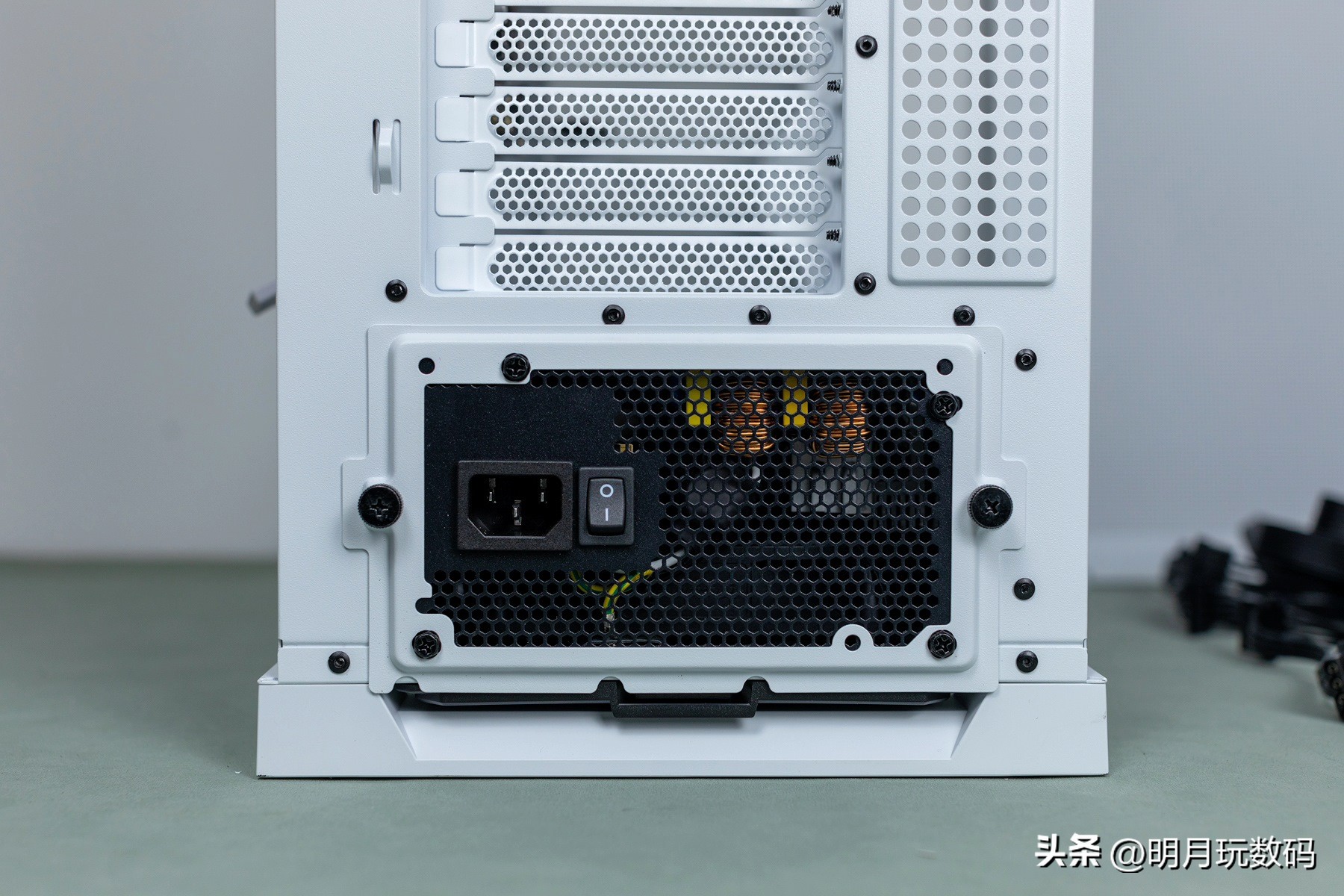 鑫谷昆仑御风机箱评测,鑫谷昆仑御风机箱分体式水冷