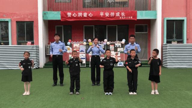 跟着警察一起出警,跟着警察执勤