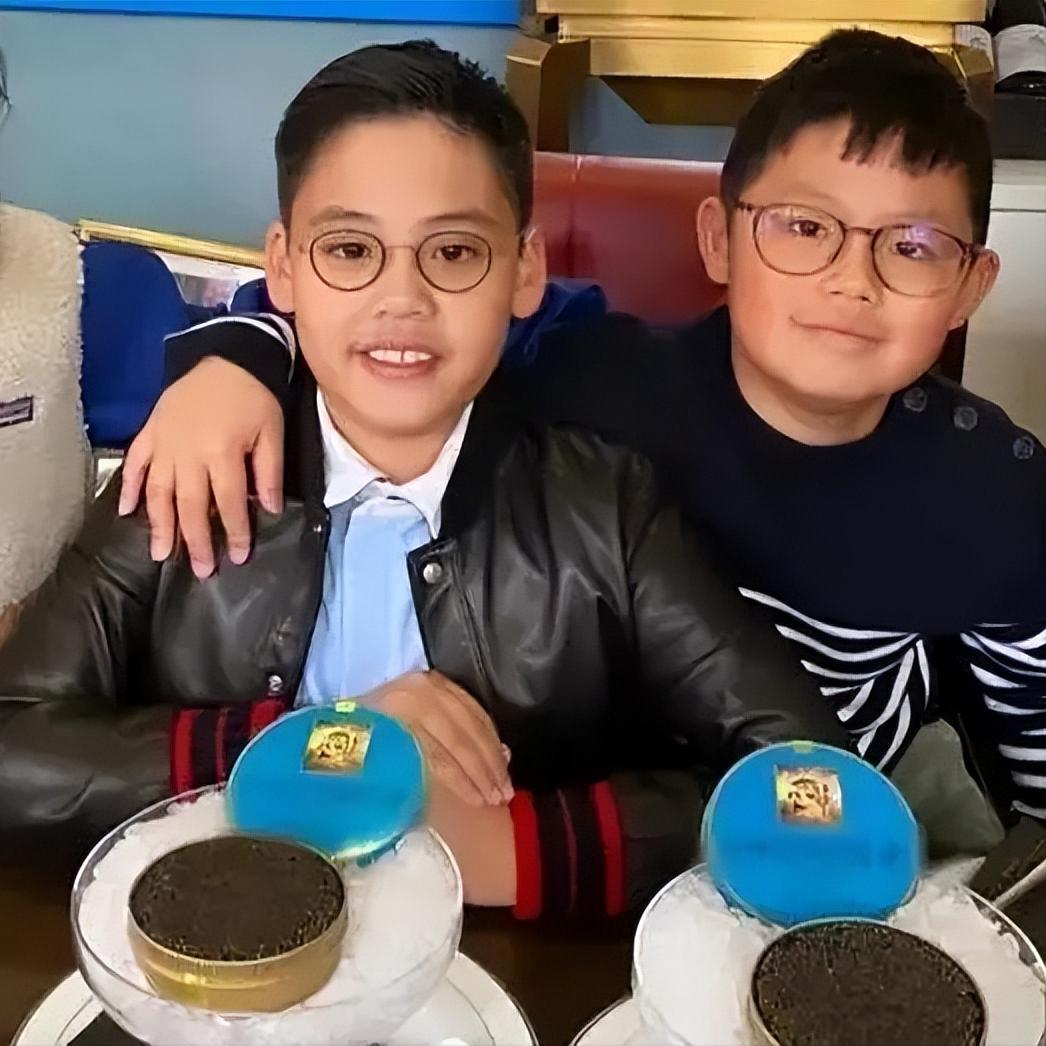 李嘉欣晒与老公合照,李嘉欣晒与许晋亨合照大秀恩爱