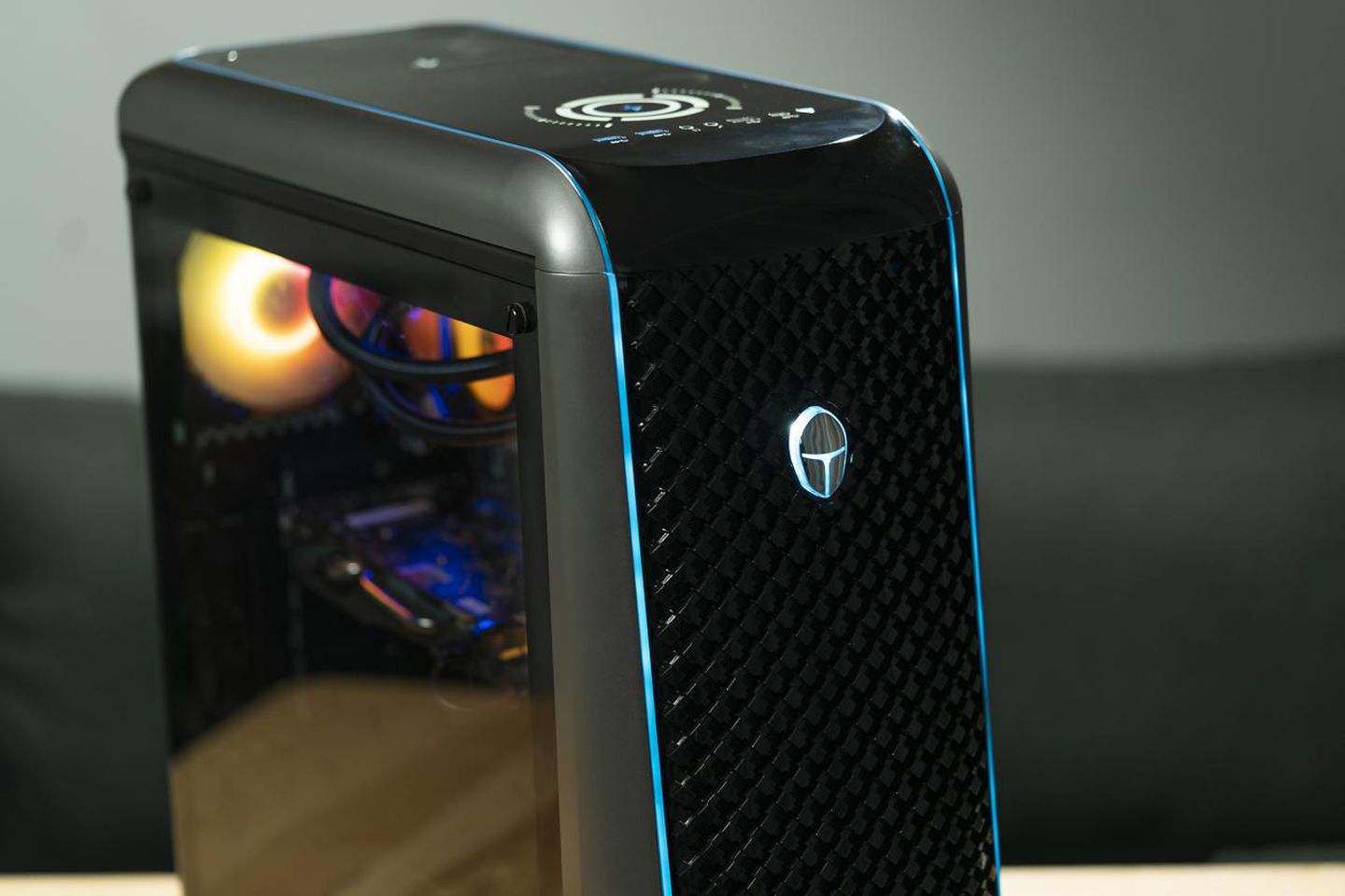 电脑是买全套好还是自己组装好,电脑买整机好还是买散件自己组装