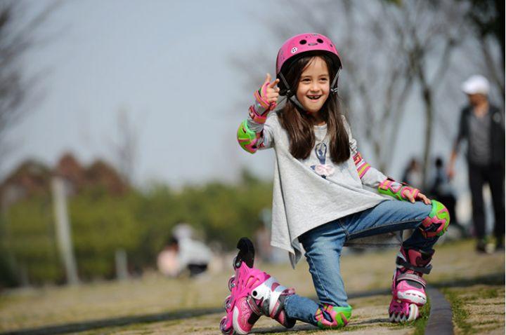 轮滑教程初学儿童版,轮滑怎么刹车