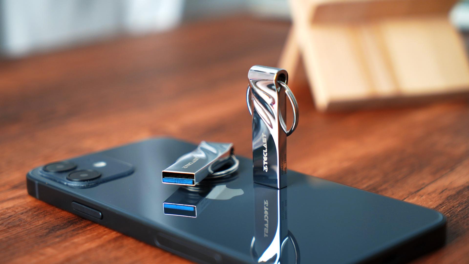 好看又抗打,一起来认识京东爆款:台电乐影3.1U盘的每一面