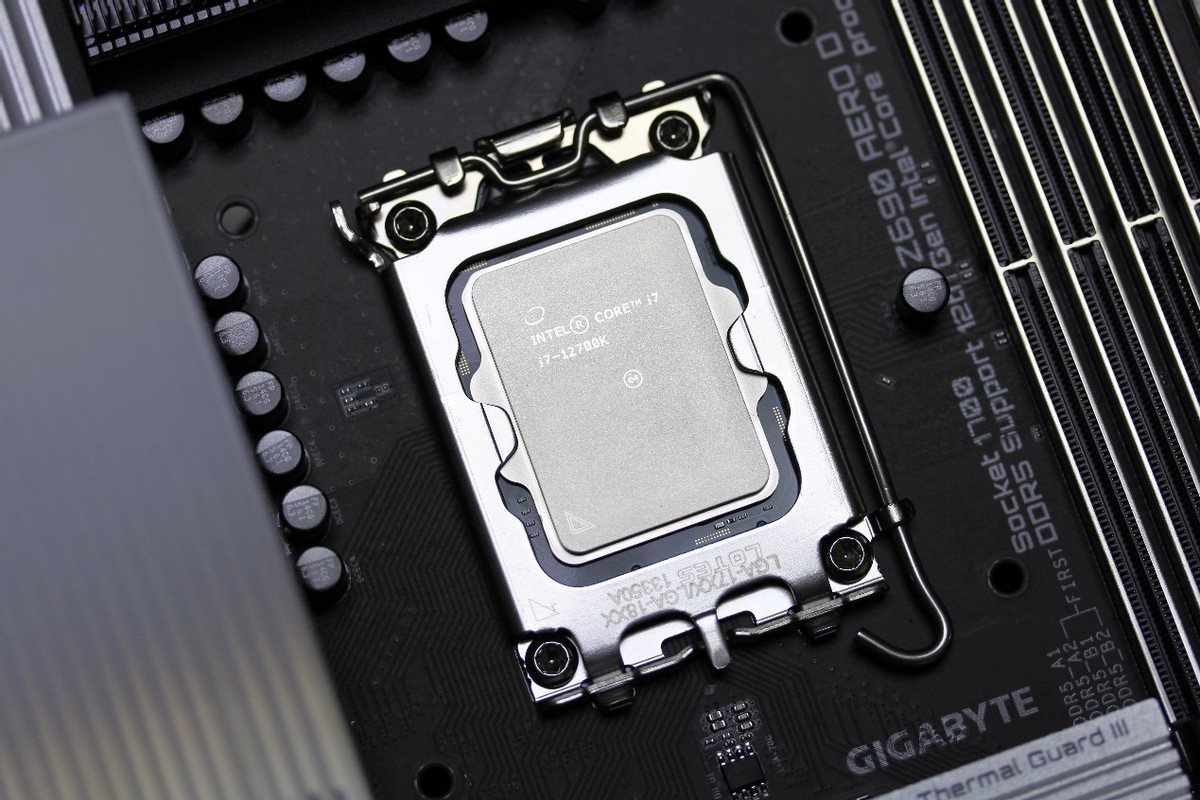 技嘉aorusgen41tb钛雕,pcie4.0固态技嘉评测