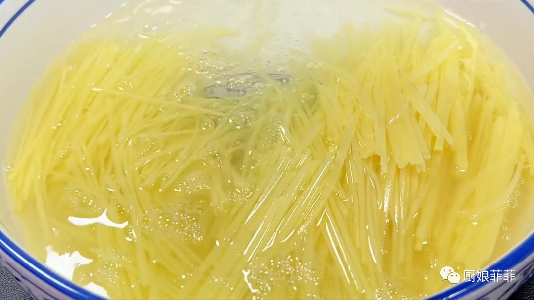 晨起空腹喝水比不吃早餐危害更大,早餐空腹适量喝水的好处