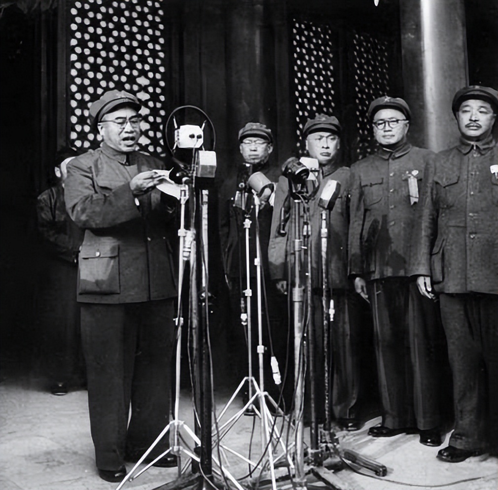 破袜子满是补丁，去世才被发现没领过工资……他是人民的元帅，却只说自己是“一个合格的老兵”