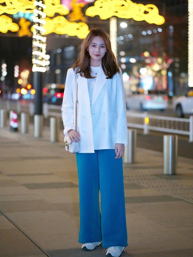 穿来穿去还是板鞋舒服,穿来穿去还是黑裤子最百搭