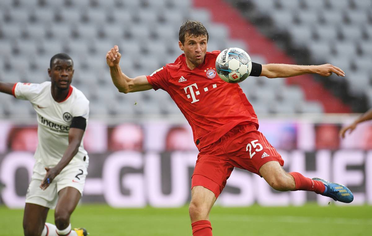 托马斯穆勒拜仁701场,莱万戴帽拜仁贝利穆勒