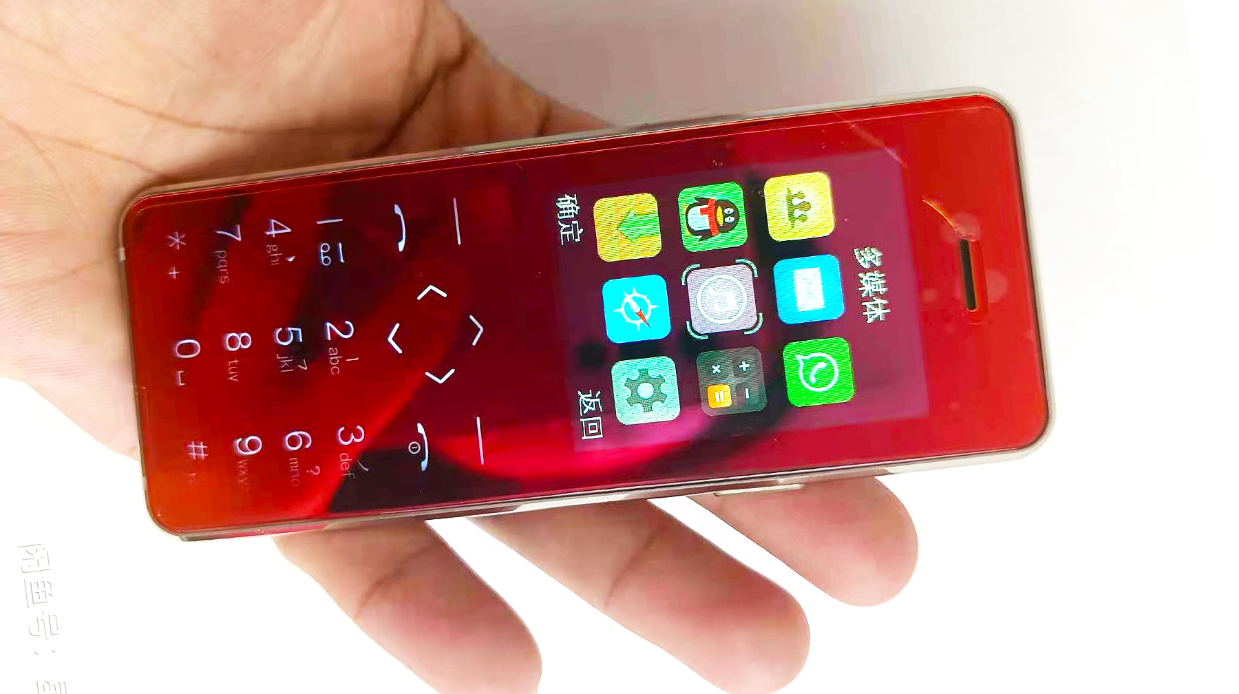 金属加全触控按键设计，这台国产小众直板机，拿在手里像一面镜子