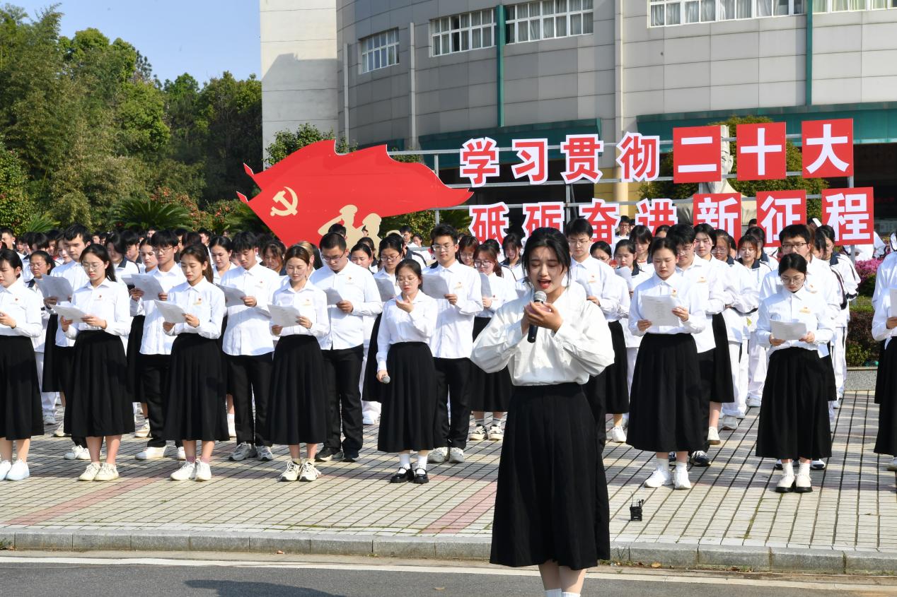 江西中医药大学：清明红诵育新人