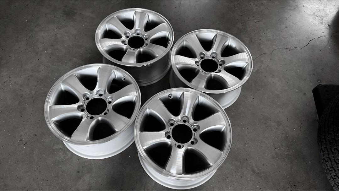 03年丰田霸道全车翻新多少钱,2004款丰田霸道拆车视频